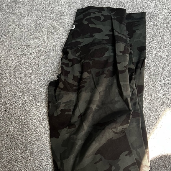 lululemon athletica Camouflage Leggings - Black and Green - Picture 1 of 3